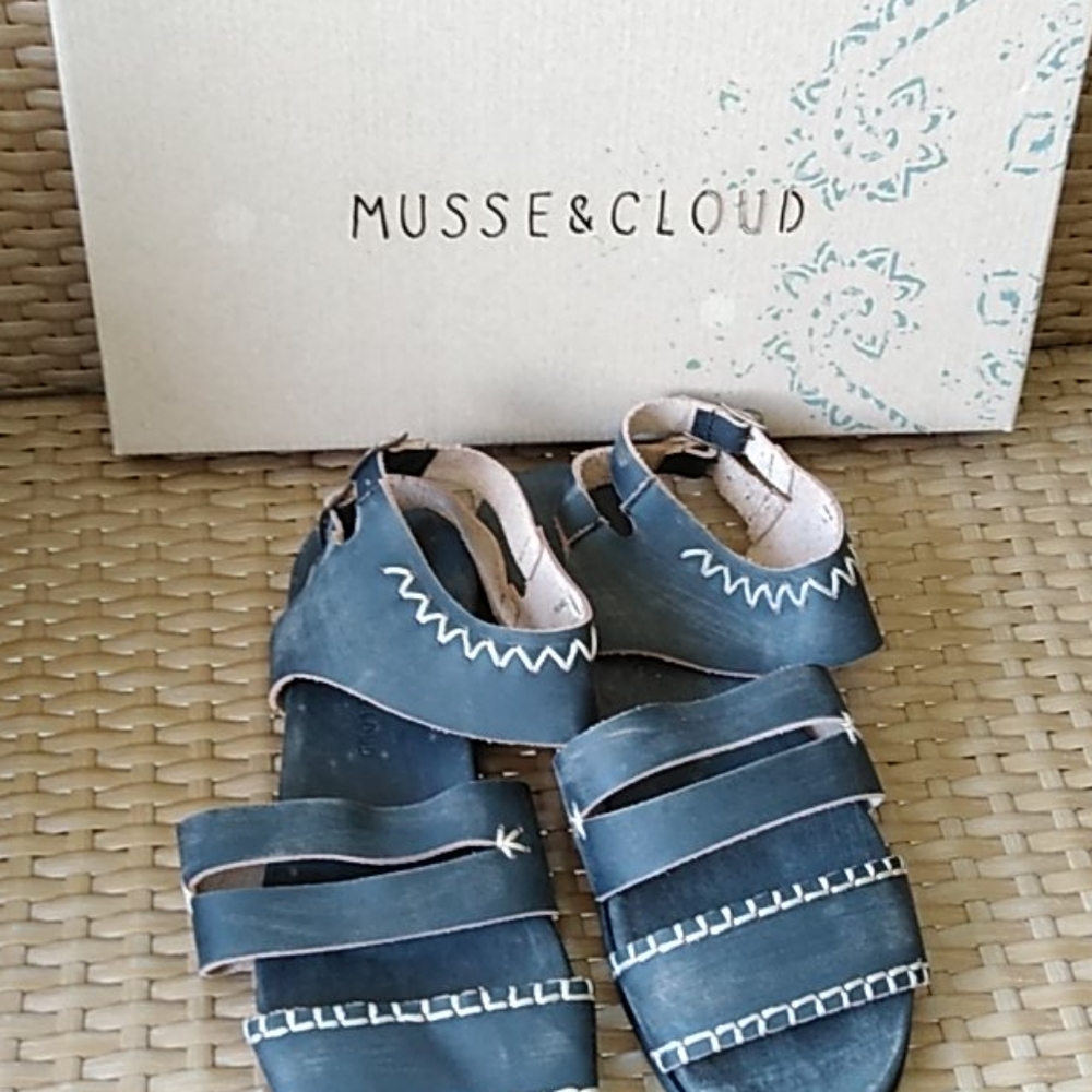 Musse & Cloud Milva black leather sandals size 10